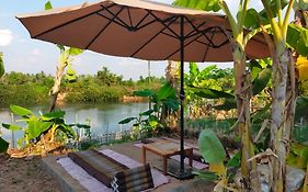 Chanhthida Guesthouse And The River Front Restaurant